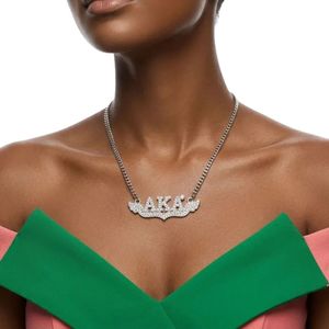 Collier Pendentif Ailé Argenté Scintillant pour Femme, Bijou Tendance, Chaîne Élégante, Accessoire de Déclaration Étincelant, Cadeau Idéal pour Fête - Product Image 2