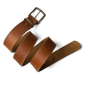 Ceintures de luxe pour hommes en vente, en cuir véritable, couleur marron, style formel, avec boucle dorée de forme rectangulaire - Product Image 5