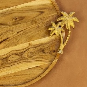 Plateau de service rond en bois naturel avec poignées en forme de palmier, plateau en bois fait main pour la cuisine, la table à manger, la présentation de fruits et de collations - Product Image 3