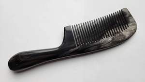 Peine de cuerno natural hecho a mano para peinar el cabello, desenredar, cuidar el cabello, herramienta de belleza profesional para peluquería, superficie lisa - Product Image 5