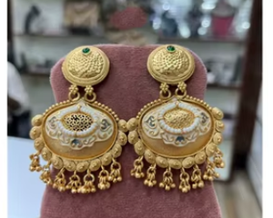 Boucles d'oreilles ethniques en plaqué or de haute qualité Boucles d'oreilles en plaqué or pour mariage et boucles d'oreilles traditionnelles pour femmes pour mariage - Product Image 2