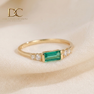 Bague en or massif 14 carats avec émeraude colombienne cultivée en laboratoire et accent de diamant cultivé en laboratoire, coupe émeraude, bague de fiançailles pour femme - Product Image 3