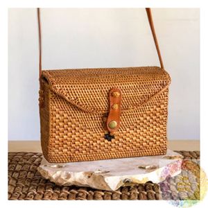 Sac d'été en rotin naturel, sac de plage en paille tressé à la main, sac à main de vacances tissé, accessoire de mode décontracté pour femmes et voyageuses - Product Image 6