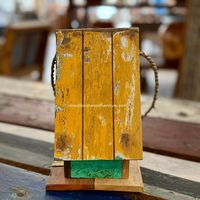 DIVADI A4 Casa para Pájaros de Madera Reciclada Hecha a Mano, Jaula Sostenible para Uso en Exteriores de Verano, Forma Triangular, Cierre de Gancho y Bucle, Pequeña