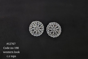 Boucles d'oreilles clous florales 12767 avec pierre verte, diamant taille poire, plaqué or, bijoux classiques pour femme, cadeau pour mariage et soirée - Product Image 4