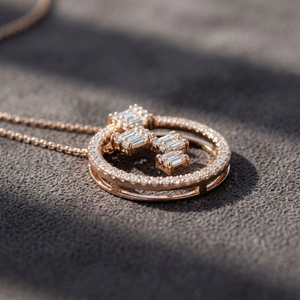 Collar con Colgante de Diamantes Minimalista en Oro Rosa de 10K, Diseño Geométrico Circular, Diamantes Cultivados en Laboratorio con Corte Baguette, Motivo Escalonado - Regalo para Fiestas - Product Image 3