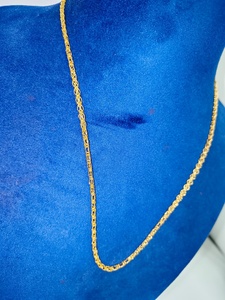 Élégante Chaîne torsadée en or massif 22 carats avec accents en forme de barillet, Collier en or jaune véritable certifié BIS, Bijou - Product Image 2