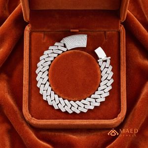 สร้อยข้อมือเงินประดับมอสซาไนต์แบบไมอามีคิวบันลิงค์ สร้อยข้อมือหรูหราแบบ Iced Out  สร้อยข้อมือคิวบันสุดหรู ของขวัญสำหรับทุกเพศ - Product Image 5