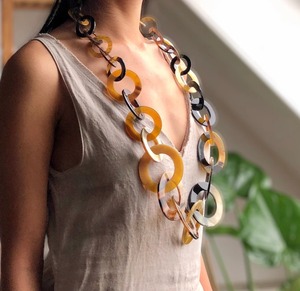 Collar de Cuerno de Búfalo Moderno y Ecológico Hecho a Mano, Fabricación India, Cadenas con Incrustaciones de Perlas, Diseño Único, Regalo de Boda - Product Image 6