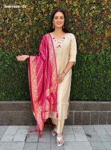 Kurti-Pant de Seda Romana de Primera Calidad con Trabajo Artesanal, Listo para Usar, Color Crema, con Dupatta, Suministro al por Mayor, Exportador Mundial - Product Image 2