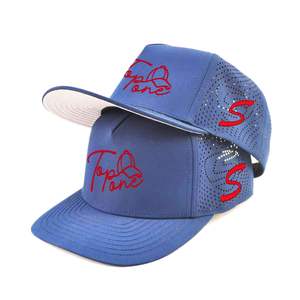 Casquette de baseball unisexe personnalisée à 5 panneaux, logo brodé bleu, perforations découpées au laser, casquette de sport imperméable 100% polyester - Product Image 4