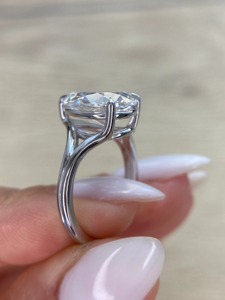 Anillo de Compromiso Clásico para Mujer con Cristal Corte Pera, Bañado en Rodio, Diseño Floral con Engaste de Puntas, Plata - Product Image 5