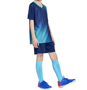 Kit d'équipe de football unisexe de qualité supérieure entièrement personnalisé, léger, respirant, anti-transpiration, séchage rapide, jersey 100% polyester - Product Image 4