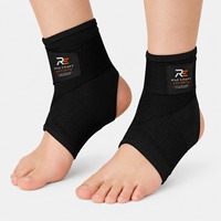 Attelles de cheville de qualité supérieure, conçues avec un matériau élastique doux offrant un maintien sûr et une excellente protection des articulations