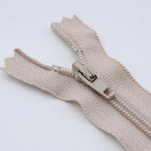 Fermeture éclair en nylon écologique personnalisée à extrémité fermée avec curseur à verrouillage automatique 3 #   5 #   8 #   Tailles pour vêtements, bagages, sacs et textiles de maison - Product Image 4