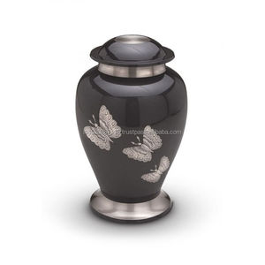 Urnas para mascotas de Estilo Vintage elaboradas en metal Premium con parte superior segura y grabado de flores antiguas detallado - Product Image 3