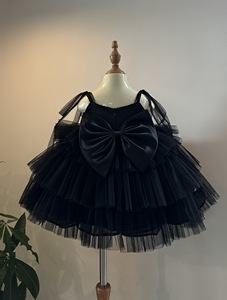 Robe de soirée en tulle rose pour filles, bretelles spaghetti, détails petits nœuds, jupe à volants étagés, grand nœud au dos, ensemble assorti avec nœud pour la tête - Product Image 6