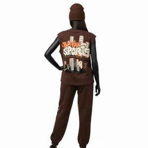 Ensemble pantalon et t-shirt sans manches pour femme en molleton de coton et polyester, marron, avec empiècements contrastants et logo personnalisé imprimé à l'écran – Collections Femme - Product Image 2