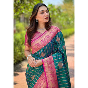 Robes de soirée Elite Weaves en soie douce vert bouteille avec contraste tissé Zari, élégantes et luxueuses - Product Image 3