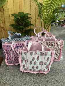 Lot de 5 sacs fourre-tout en coton matelassé à volants, personnalisés, cadeau de mariage pour la mariée, sac de shopping élégant pour femme, sac de marché bohème, sac de piscine - Product Image 3