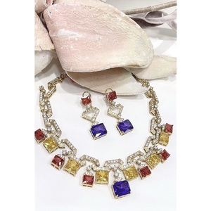 Conjunto de Collar y Pendientes de Cristal Geométrico con Pedrería, Chapado en Oro, Aleación, Joyería Clásica para Mujer, Boda, Compromiso, Fiesta, Tendencia - Product Image 1