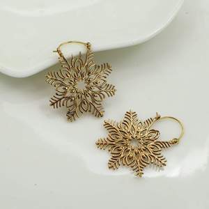 Boucles d'oreilles créoles flocon de neige plaqué or en alliage de zinc, style vintage, bijoux de fête pour femme, tons argent et or - Product Image 5
