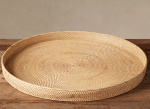 Plateau de service rond en rotin de qualité supérieure, idéal pour les restaurants et les hôtels, comme centre de table luxueux. - Product Image 2