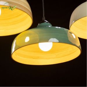 Lampe suspendue en bambou artisanale, style moderne minimaliste, aux courbes naturelles, pour usage intérieur et avec abat-jour. - Product Image 6
