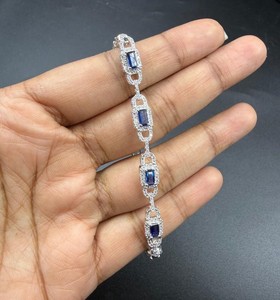 Pulsera de Lujo para Mujer en Plata 925 con Moissanita, Eslabones Geométricos, Piedra Azul Esmeralda, Engaste Hecho a Mano, Joyería para Boda - Product Image 1