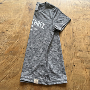 T-shirt gris à col rond pour femme Regal Three, coupe classique, tissu jersey imprimé, vêtements décontractés, t-shirts légers pour l'entraînement, pour femmes - Product Image 2