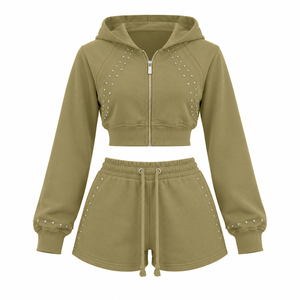 Ensemble sweat à capuche zippé en molleton bouclette personnalisé avec short court à fermeture éclair métallique et strass pour marques de mode féminine - Product Image 3