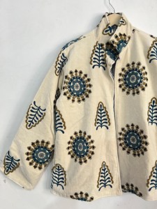 Chaqueta de Terciopelo de Primera Calidad con Bordado Floral Hecho a Mano, Prenda Exterior Étnica Boho Única para Mujer - Product Image 2