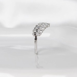 Bague en diamant de laboratoire Chevron en or blanc 14 carats, avec bande assortie incurvée en forme de V, style Art Déco, pavée à deux rangs, pour mariage ou promesse - Product Image 4