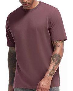 เสื้อยืดคอกลมแขนสั้นผู้ชาย ผ้าคอตตอนเจอร์ซีย์ ทรงปกติ ระบายอากาศได้ดี  ลายปักโลโก้ด้านหน้า  ผ้าถักแบบย้อมเส้นด้าย - Product Image 2