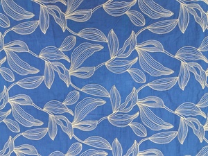 Tissu en denim tissé bio et écologique bleu roi et crème avec broderie de feuilles botaniques pour vêtements et décoration intérieure (vente en gros) - Product Image 3