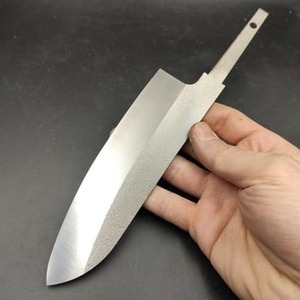 Cuchillo de Chef Santoku Hecho a Mano con Hoja de Punta Recta, Construcción de Acero Inoxidable, Mango de Acero Inoxidable - Product Image 5