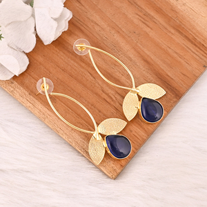 Boucles d'oreilles élégantes en laiton plaqué or avec pierre hydro-gemme bleu encre, bijoux de mode faits à la main pour femme, cadeau - Product Image 2