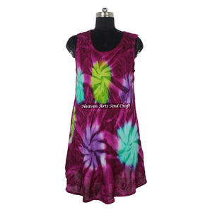 Vestido largo de verano sin mangas con cuello redondo y estampado tie-dye para mujer, hecho a mano. - Product Image 1