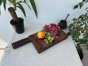 Planche à découper en bois artisanale, design dernier cri, personnalisable, pour accessoires de cuisine, usage domestique, hôtelier et en restauration. - Product Image 1