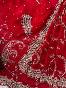 Exclusivo Sari Rojo Vichitra de Diseño con Blusa Elegante, Estilo Étnico Moderno, Última Tendencia India, Ropa de Fiesta Modesta para Mujer - Product Image 5