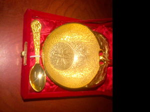 Premium Gold Finish Apple Bowl With <b>1</b> Spoon Elegant Decorative Bowl <b>For</b> Dining Wedding And Festive <b>Gifting</b> - Product Image 3