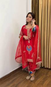 Ensemble de costume en soie crêpe naturelle lourde avec broderie de sequins de 5 mm et dupatta en tulle, tenue de soirée ethnique entièrement cousue pour femme - Product Image 4