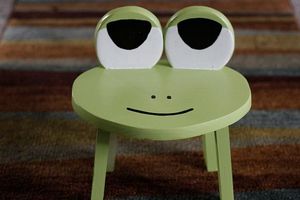 Tabouret en bois pour enfants Grenouille verte, siège pour tout-petits motif dessin animé, table ronde avec visage souriant, petite chaise pour la maison, la salle de jeux, la salle de bain - Product Image 3