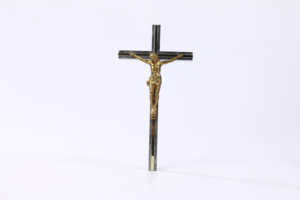 Croix murale catholique en métal plaqué or, polie et gravée avec la figure de Jésus, découpe pour décoration chrétienne de la maison à Noël - Product Image 4