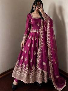 Vestido de seda Fandy con bordado de diseñador y trabajo de lentejuelas, con base de microalgodón y dupatta, completamente cosido, listo para usar. - Product Image 3