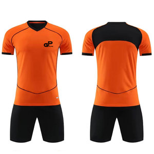 Ensemble d'uniformes de football pour hommes, maillot et short à séchage rapide, conçus pour l'entraînement quotidien, les matchs amicaux et le jeu d'équipe - Product Image 1