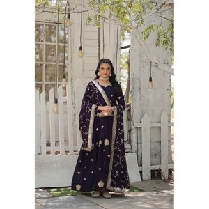 SANAYA'S Designer Prêt-à-Porter Vestido de noche con Dupatta de diseño, de la marca Dupatta, de la marca SANAYA'S - Product Image 1