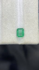 Émeraude naturelle certifiée du Zambie, taille octogonale, pierre à bon lustre, pierre précieuse non montée pour la création de bijoux, 1,01 carat - Product Image 3