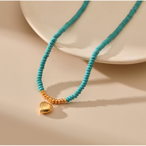 Collar de Cadena con Colgante de Corazón de Durazno Hecho a Mano Estilo Europeo Americano, Venta Caliente, Colgante de Piedra Irregular, Diseño de Nicho para Comercio Exterior - Product Image 1