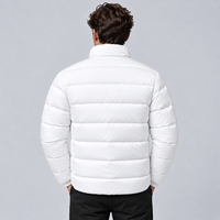 Vestes matelassées haut de gamme pour hommes, dotées d'une coque extérieure résistante, d'une doublure douce et de poches pratiques pour les journées froides.